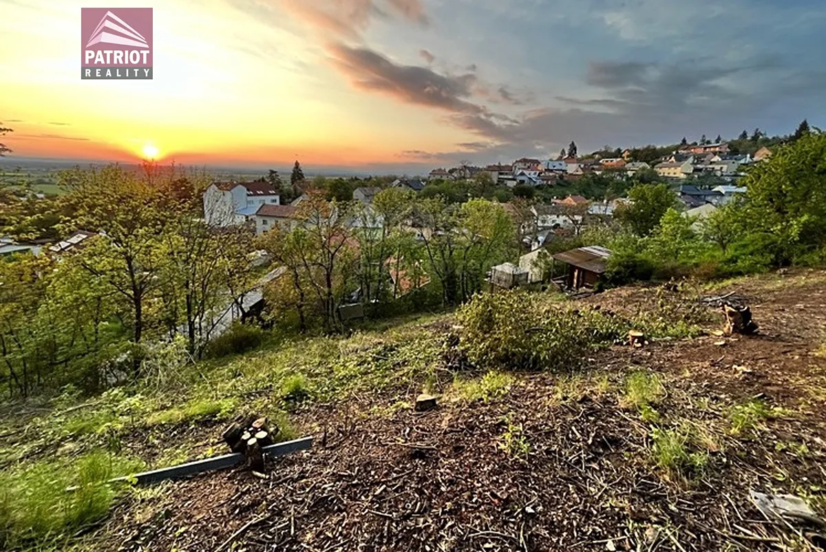 Prodej stavebního pozemku 1484 m²